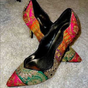 LFL vintage colorful embellished pumps